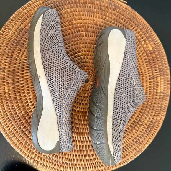 Merrell Mesh Slip-On Shoes - Picture 5 of 8